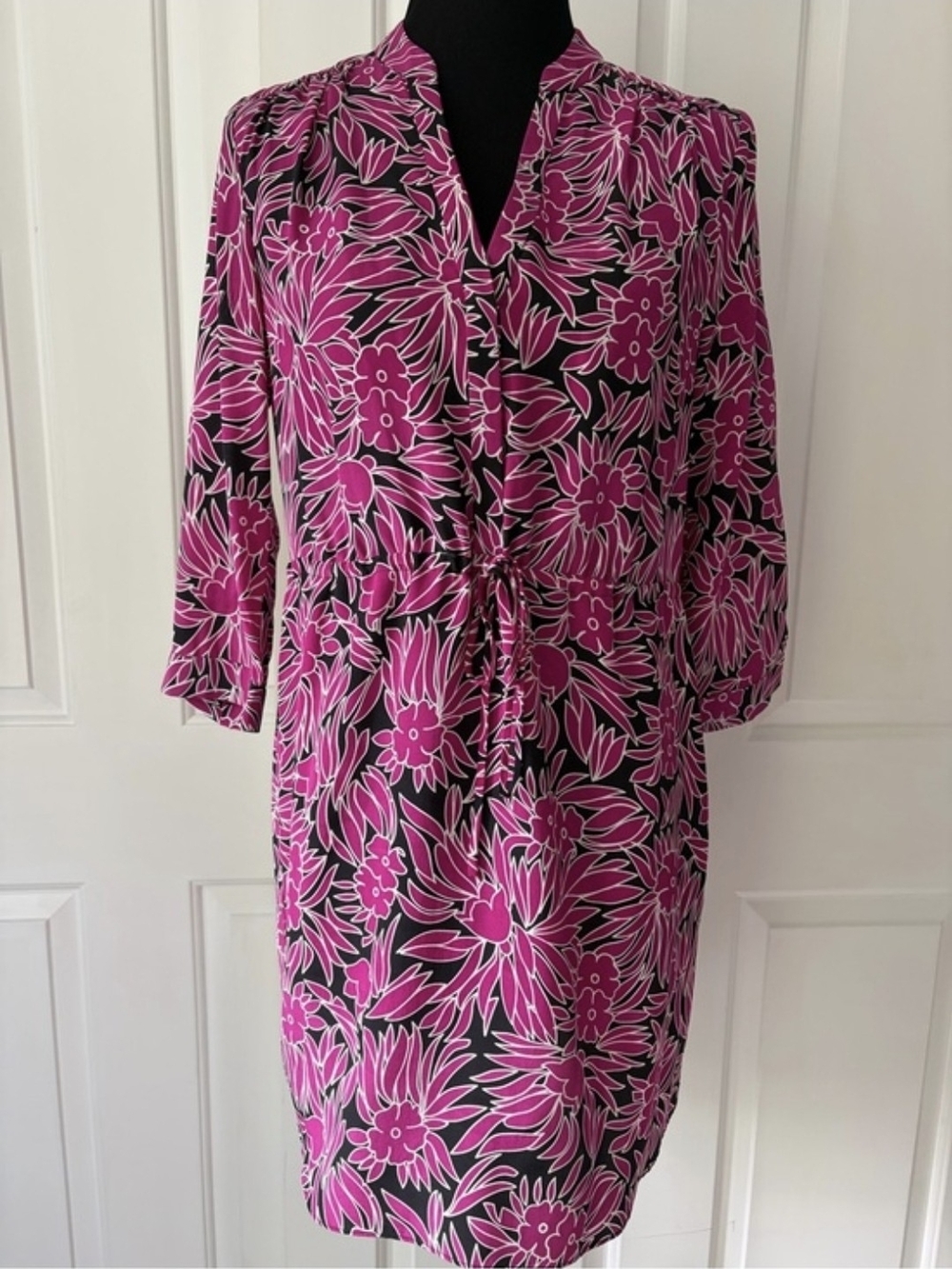 DVF Pink Floral V-Neck Tie-Waist Shift Dress (Fair Condition)